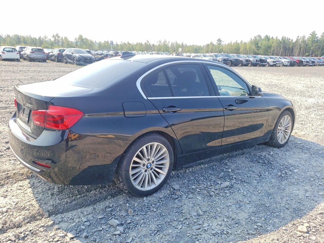 2017 BMW 330 Xi - zdjęcie 3