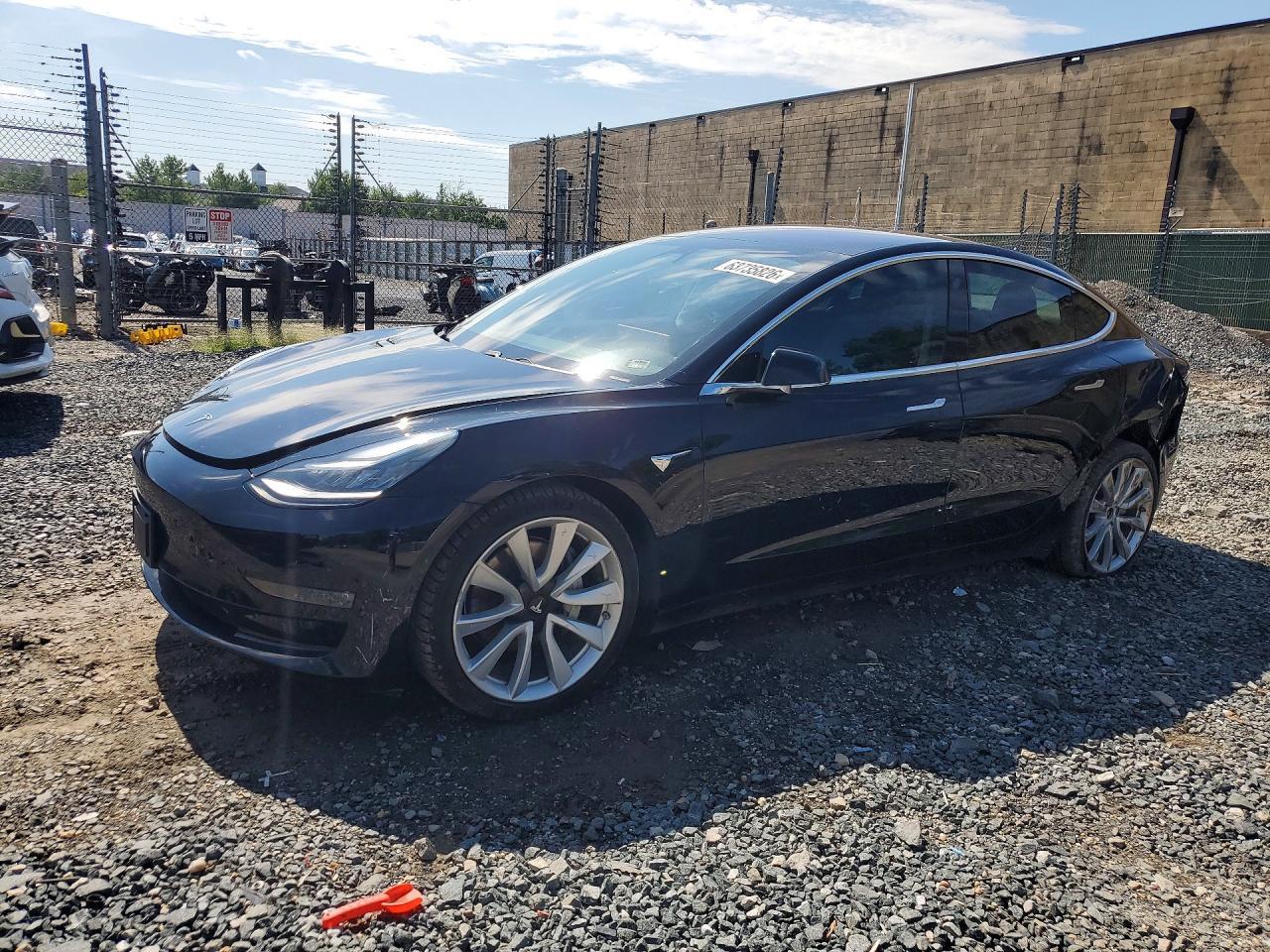 2018 Tesla Model 3 - zdjęcie główne
