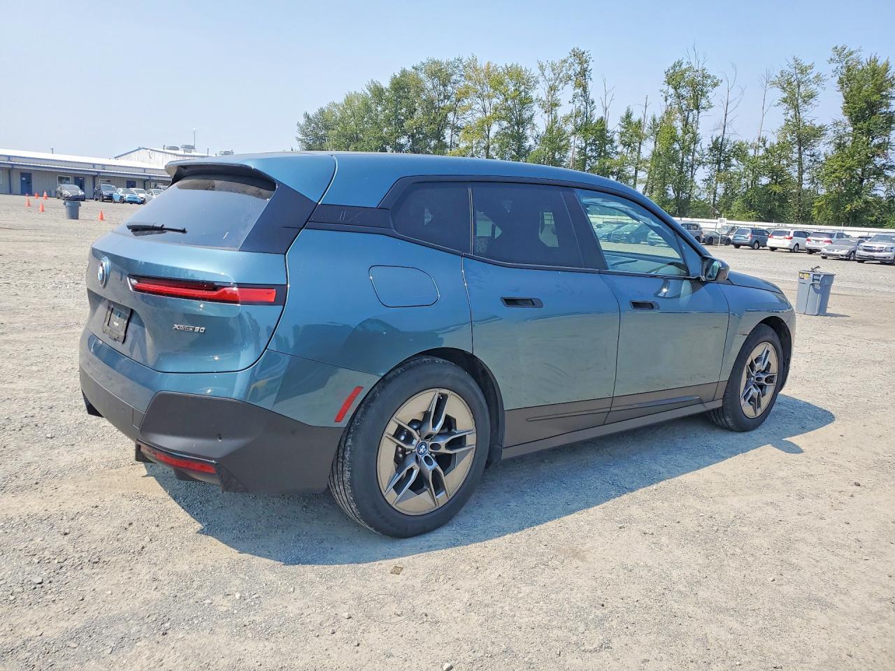 2023 BMW Ix xDrive50 - zdjęcie 3