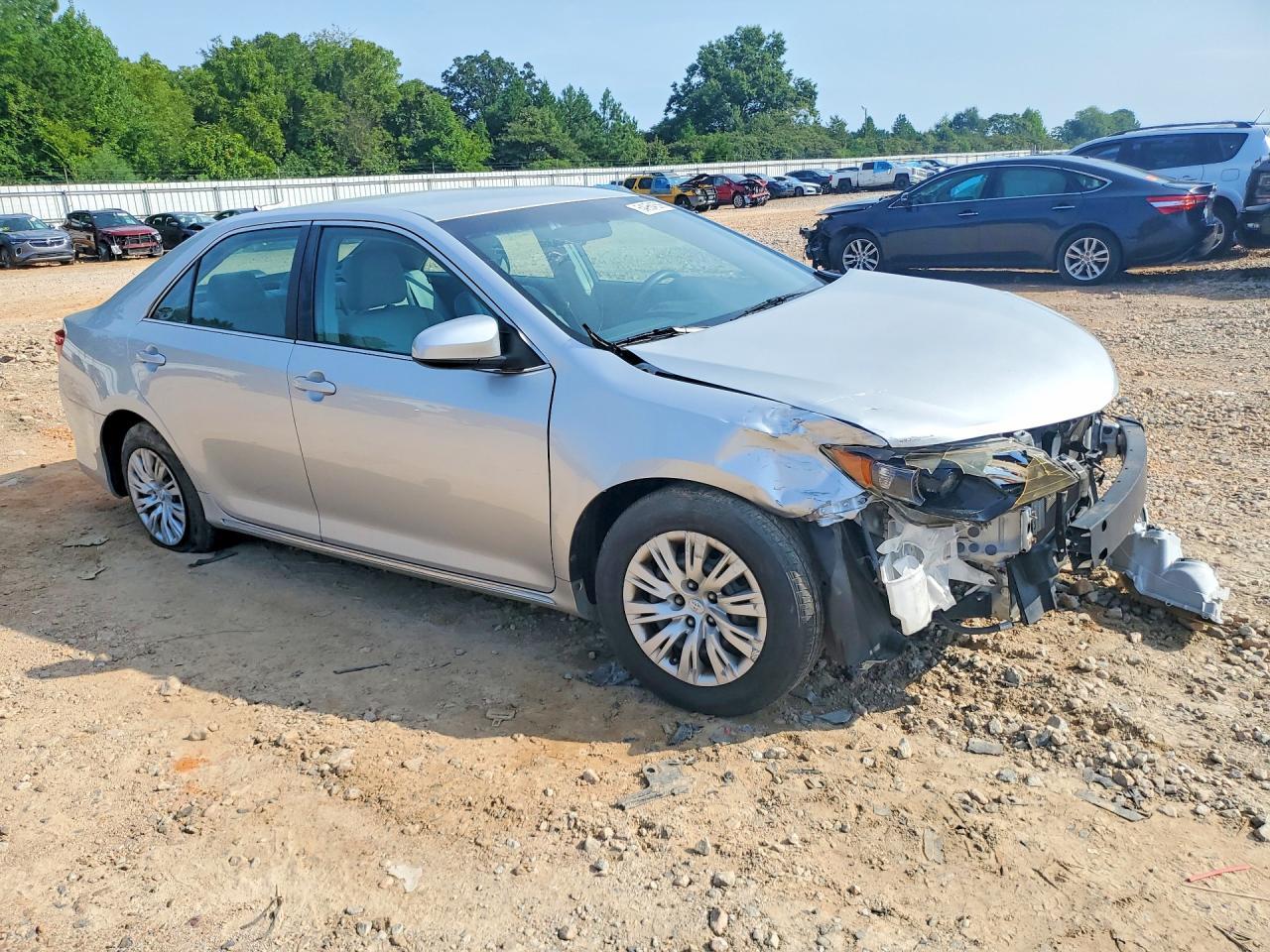 2013 Toyota Camry Le - zdjęcie 4