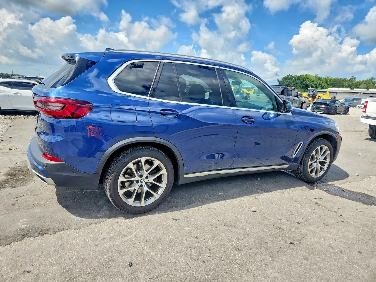 2022 BMW X5 xDrive40I - zdjęcie 3