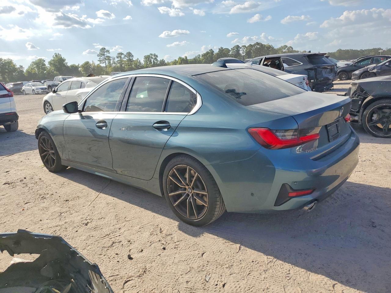 2021 BMW 330I - zdjęcie 2