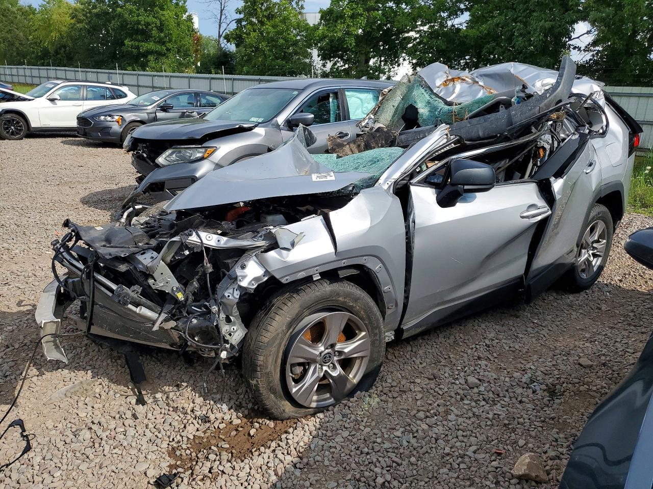 2022 Toyota Rav4 Le - zdjęcie główne