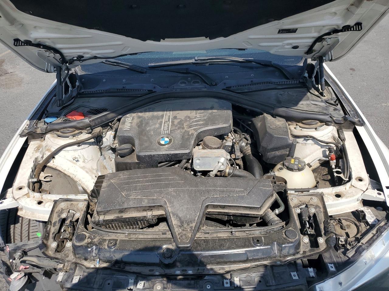 2016 BMW 320 I - zdjęcie 11