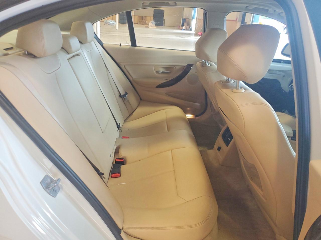 2014 BMW 320 I xDrive - zdjęcie 10