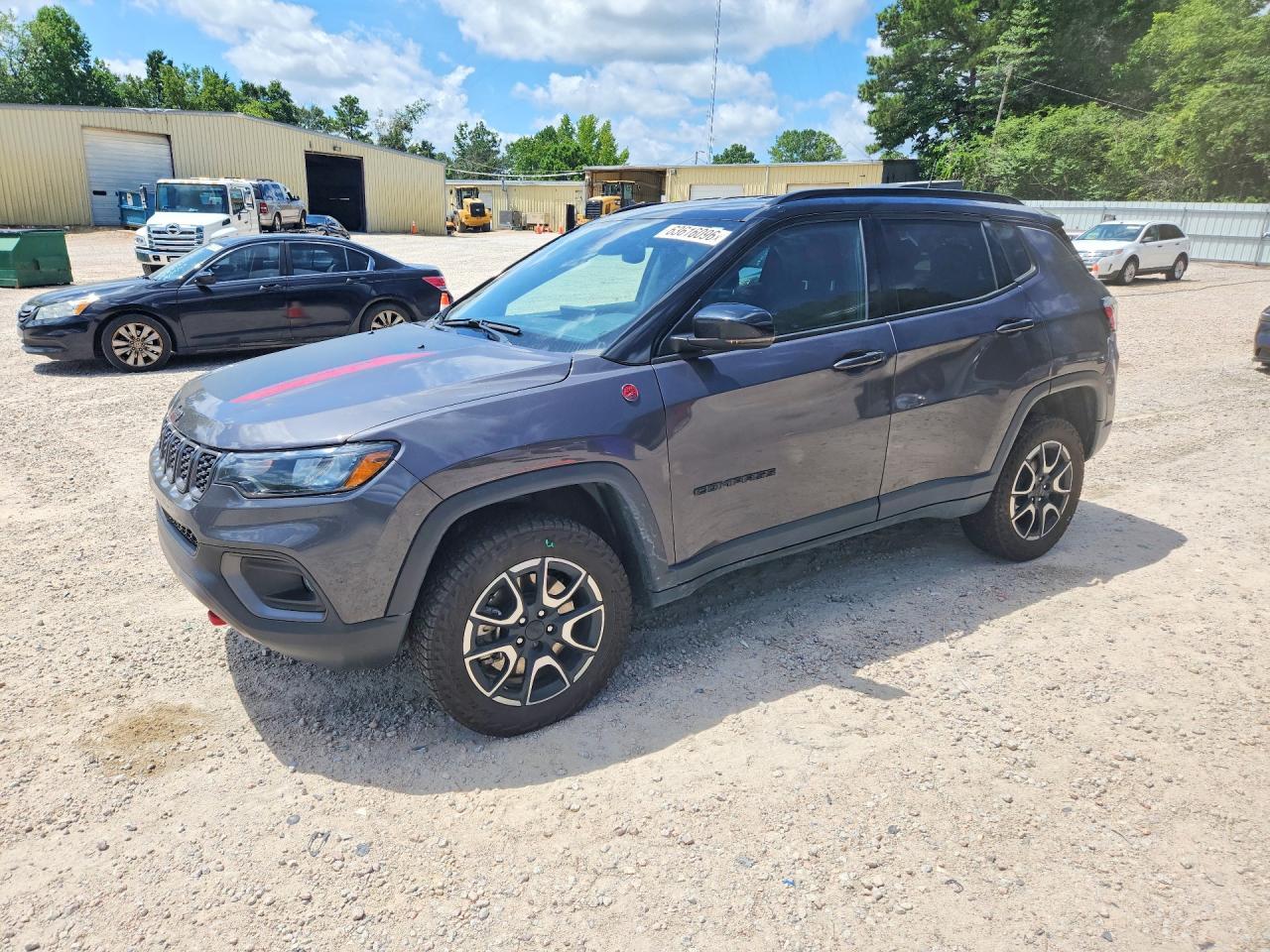 2024 Jeep Compass Trailhawk - zdjęcie główne
