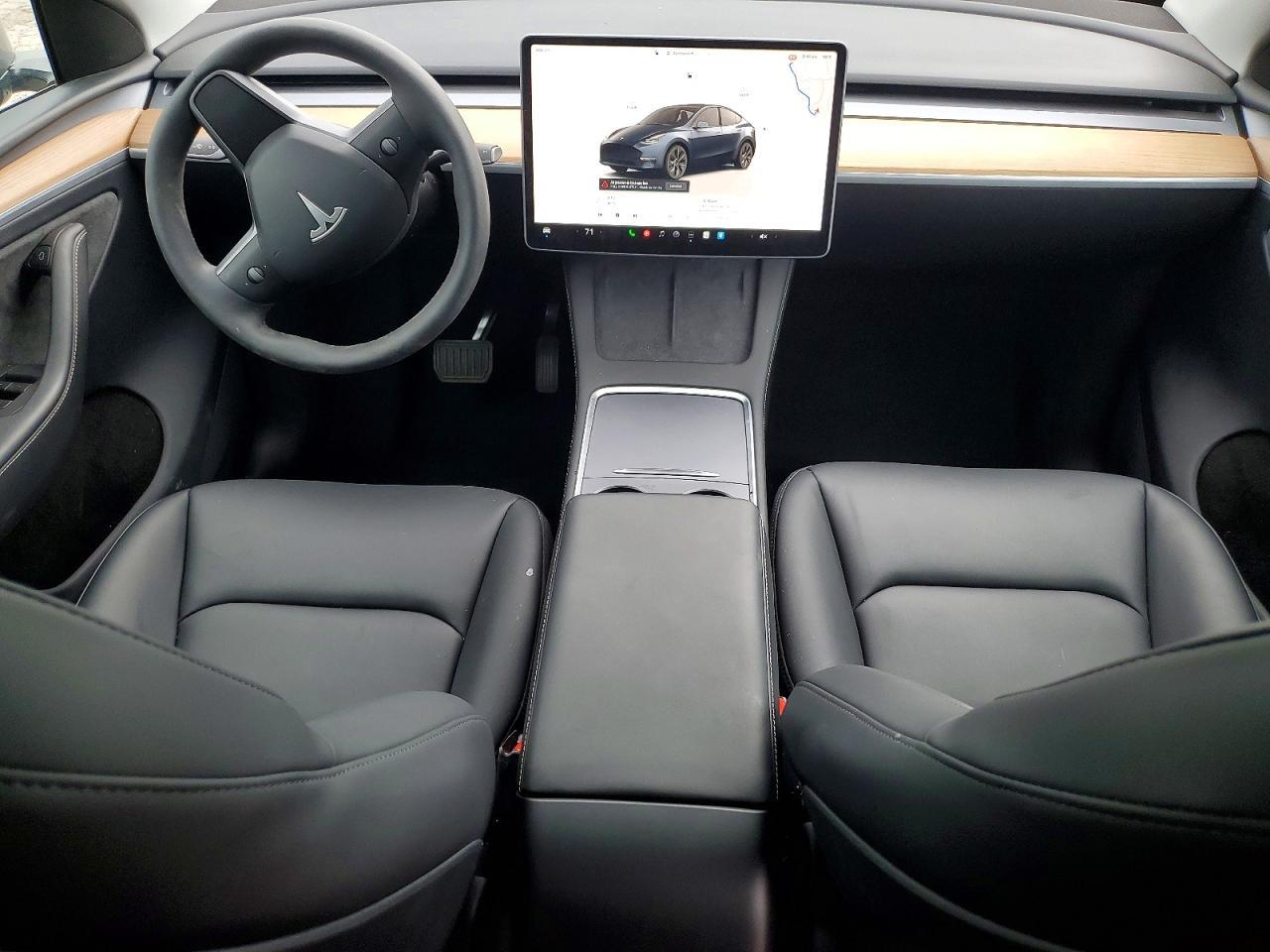 2025 Tesla Model Y - zdjęcie 8
