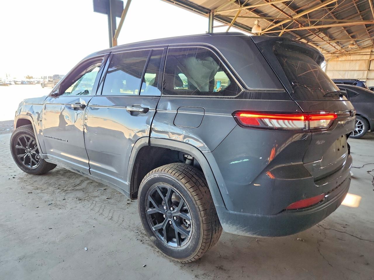 2024 Jeep Grand Cherokee Laredo - zdjęcie 2