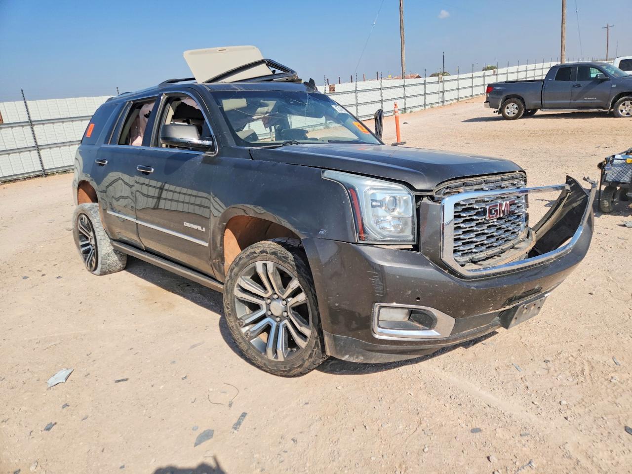 2019 GMC Yukon Denali - zdjęcie 4