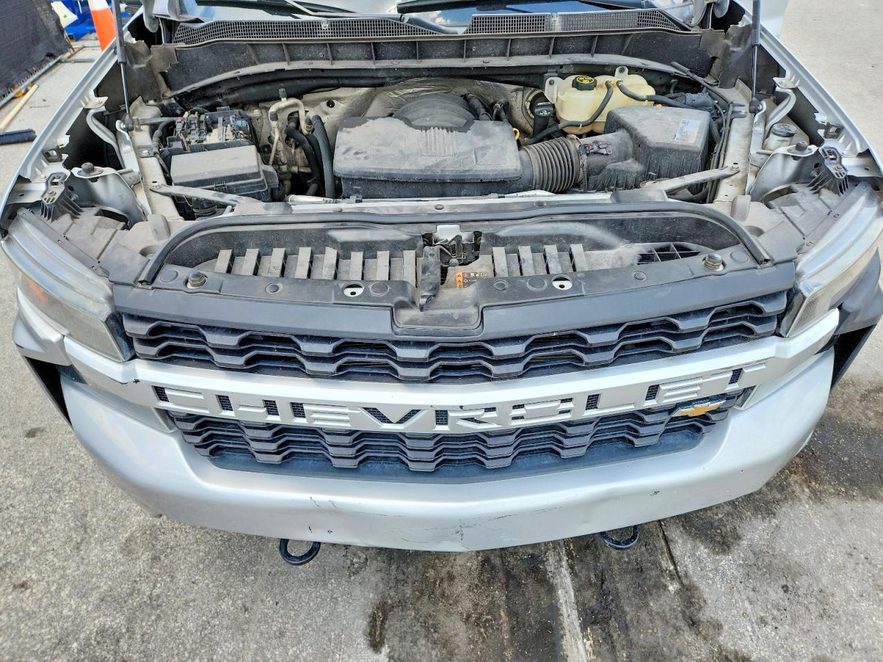 2020 Chevrolet Silverado K1500 Custom - zdjęcie 11