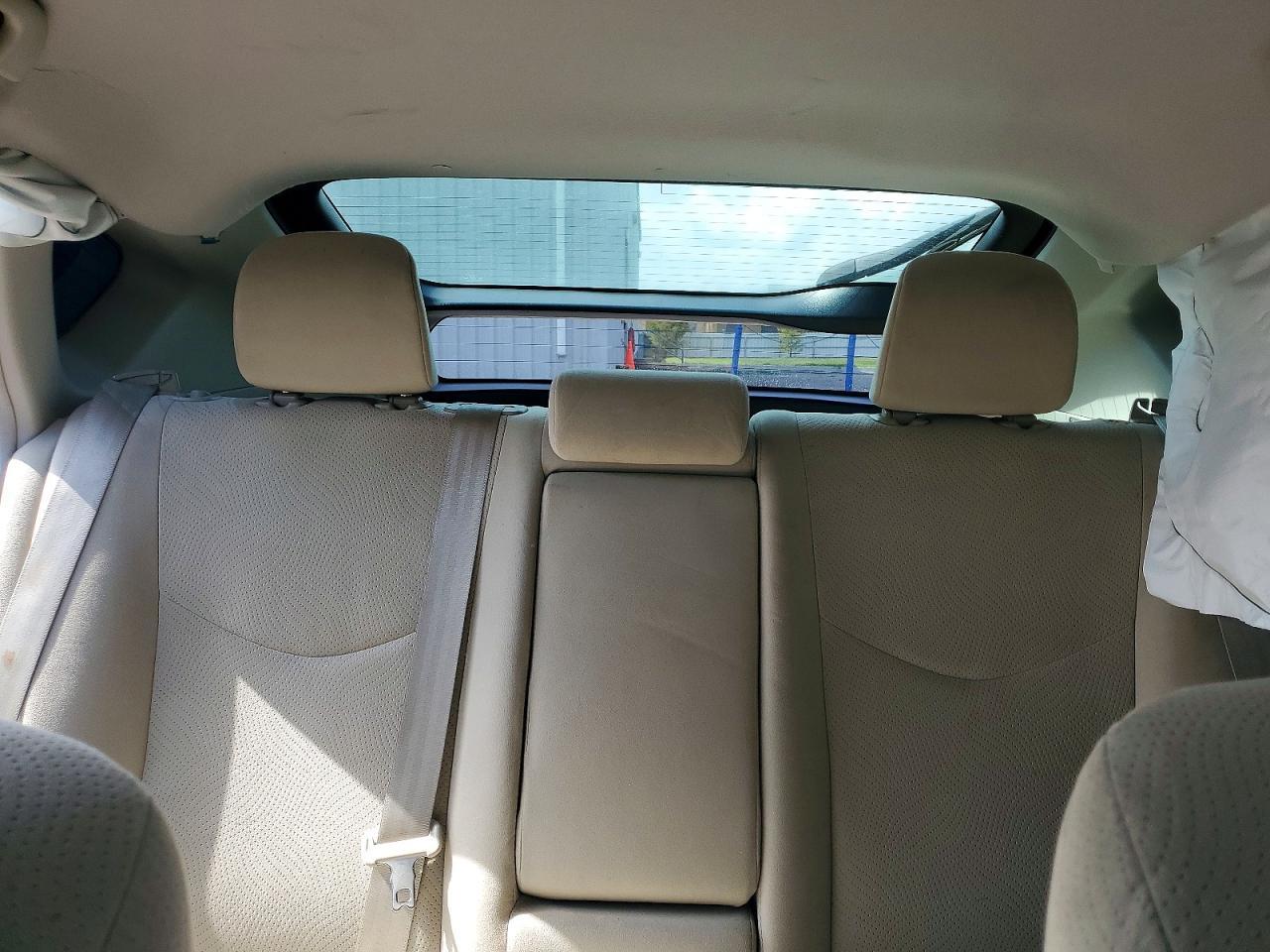 2013 Toyota Prius Two - zdjęcie 10