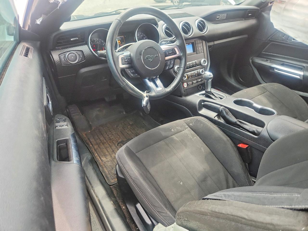 2020 Ford Mustang - zdjęcie 8