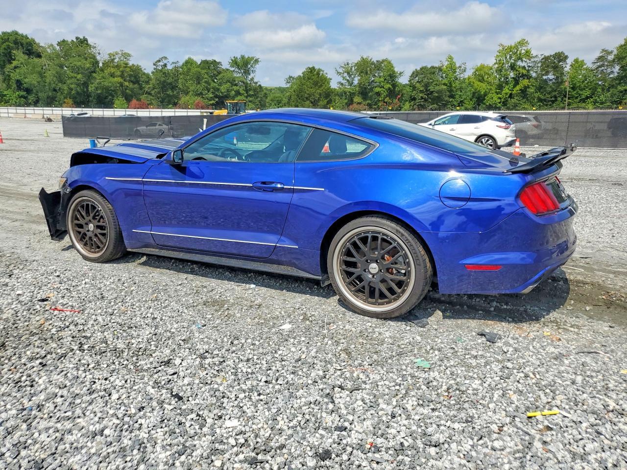 2015 Ford Mustang - zdjęcie 2