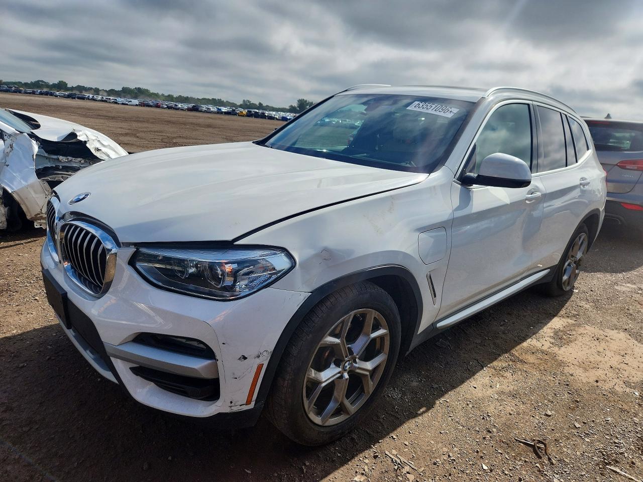 2021 BMW X3 xDrive30E - zdjęcie główne