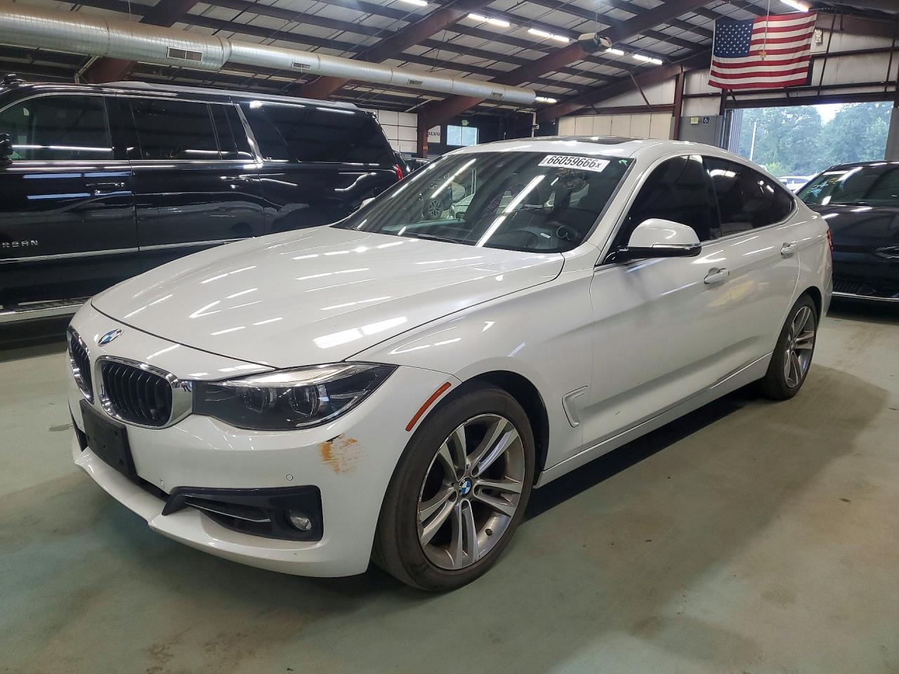 2018 BMW Seria 3 330i - zdjęcie główne