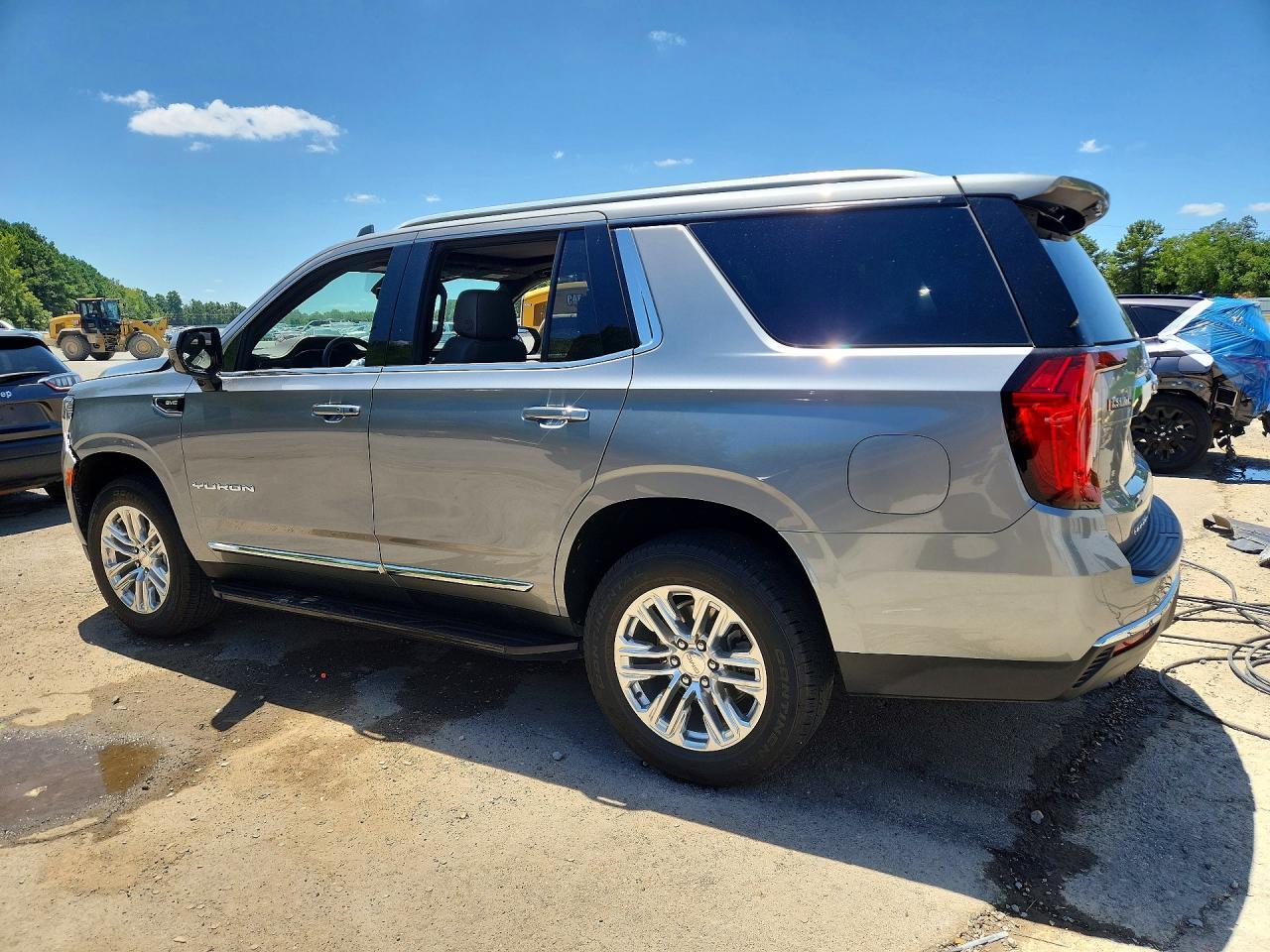 2023 GMC Yukon Slt - zdjęcie 2