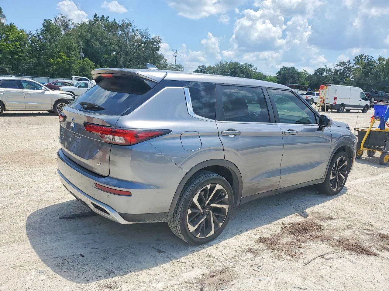 2022 Mitsubishi Outlander Se - zdjęcie 3