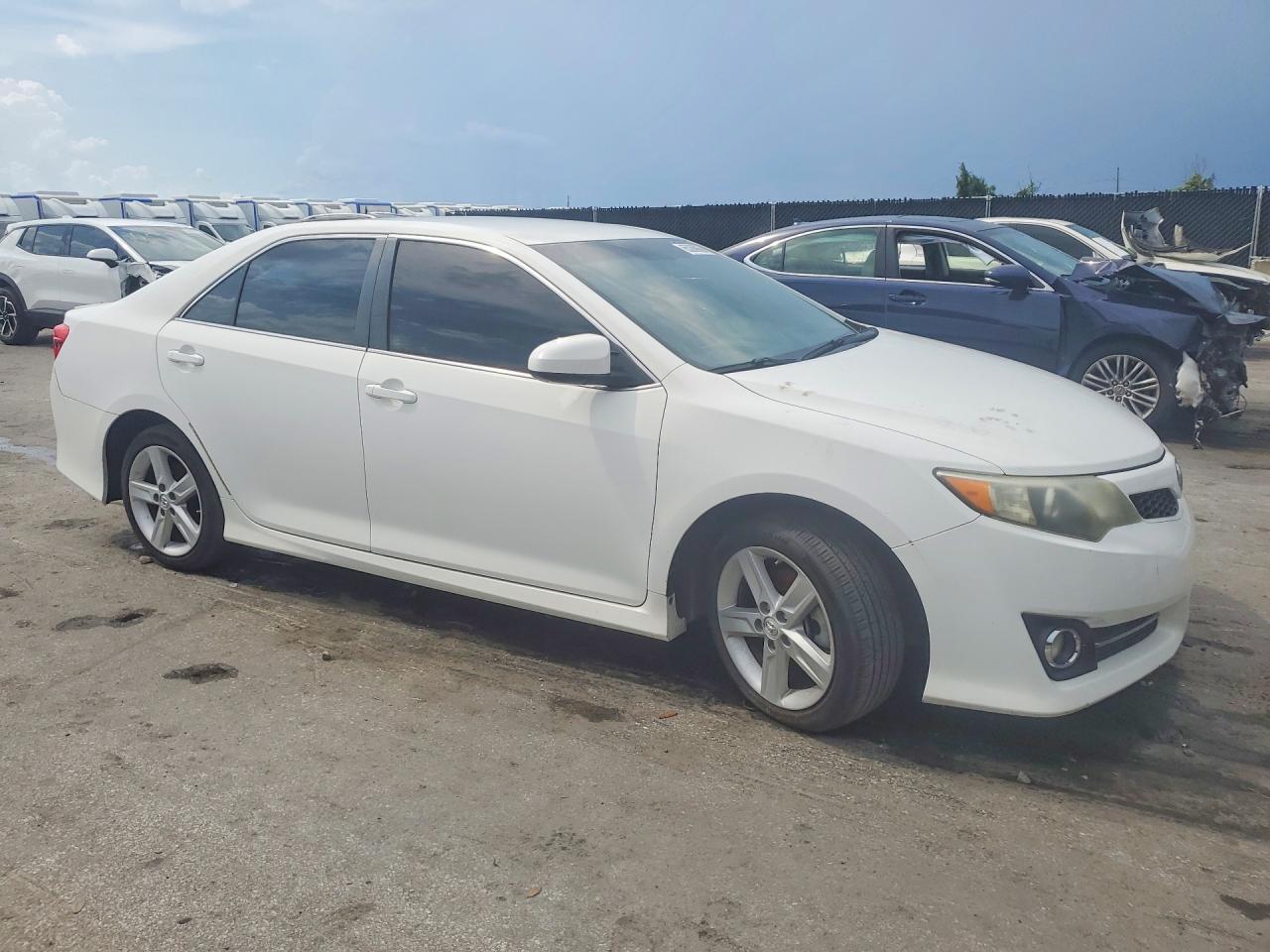 2014 Toyota Camry Se - zdjęcie 4