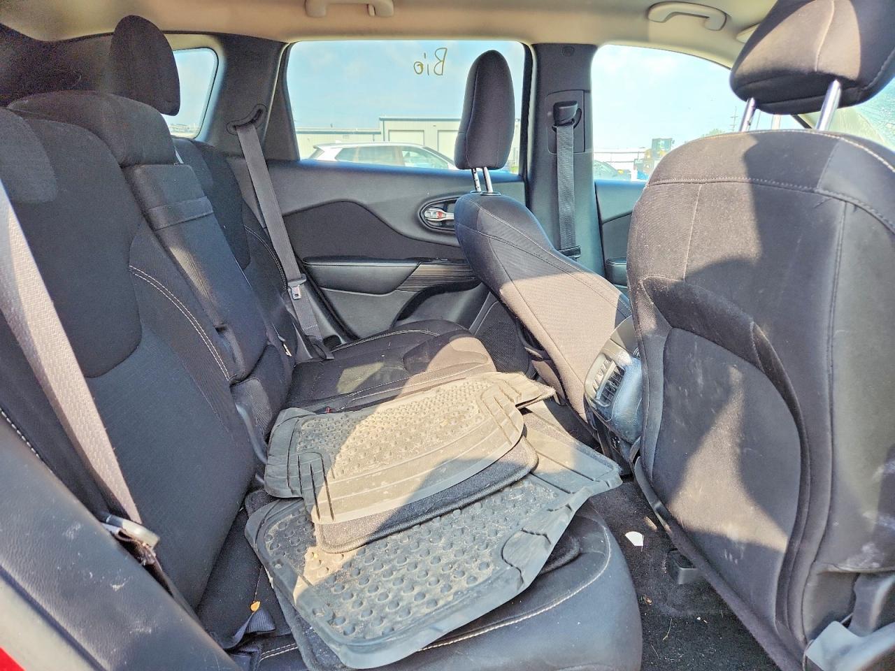 2015 Jeep Cherokee Latitude - zdjęcie 11