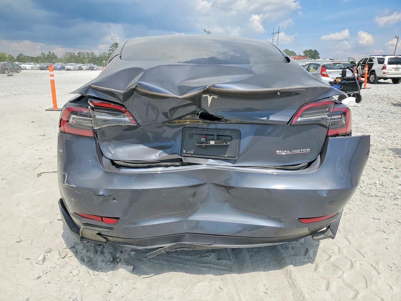 2023 Tesla Model 3 - zdjęcie 11