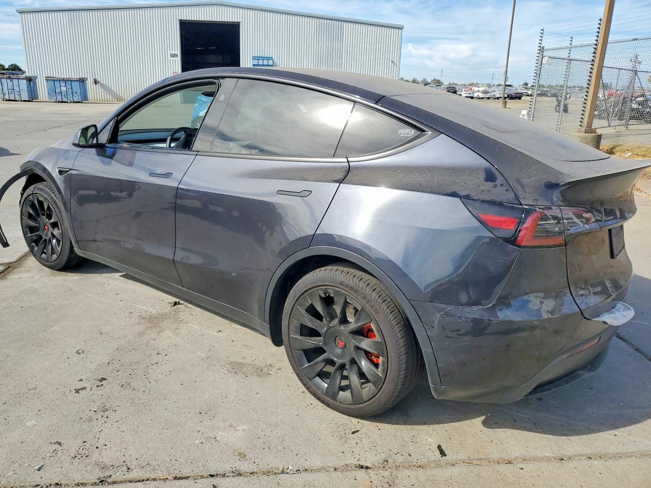 2024 Tesla Model Y - zdjęcie 2