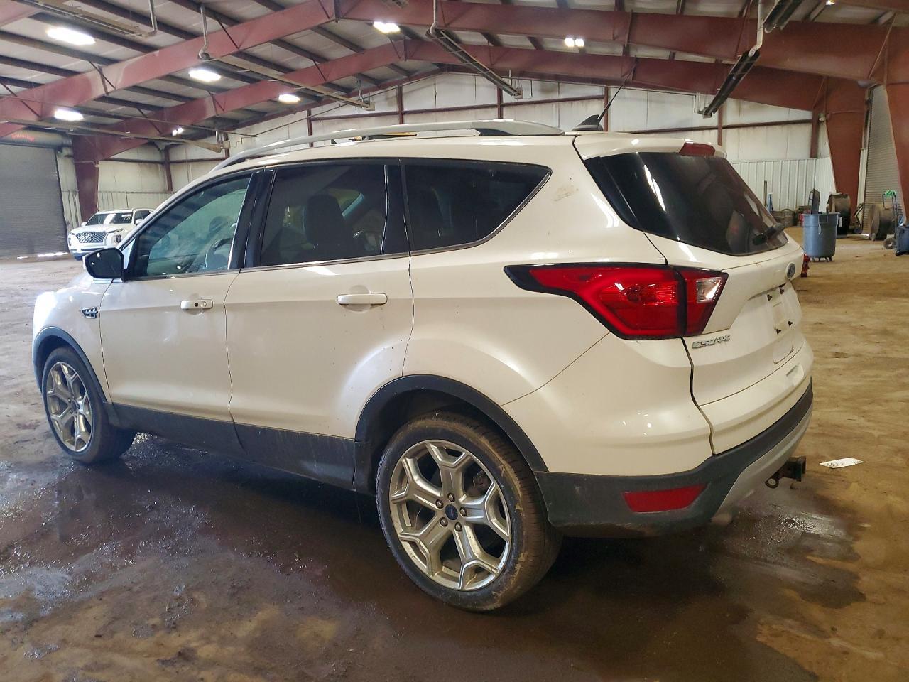 2019 Ford Escape Titanium - zdjęcie 2