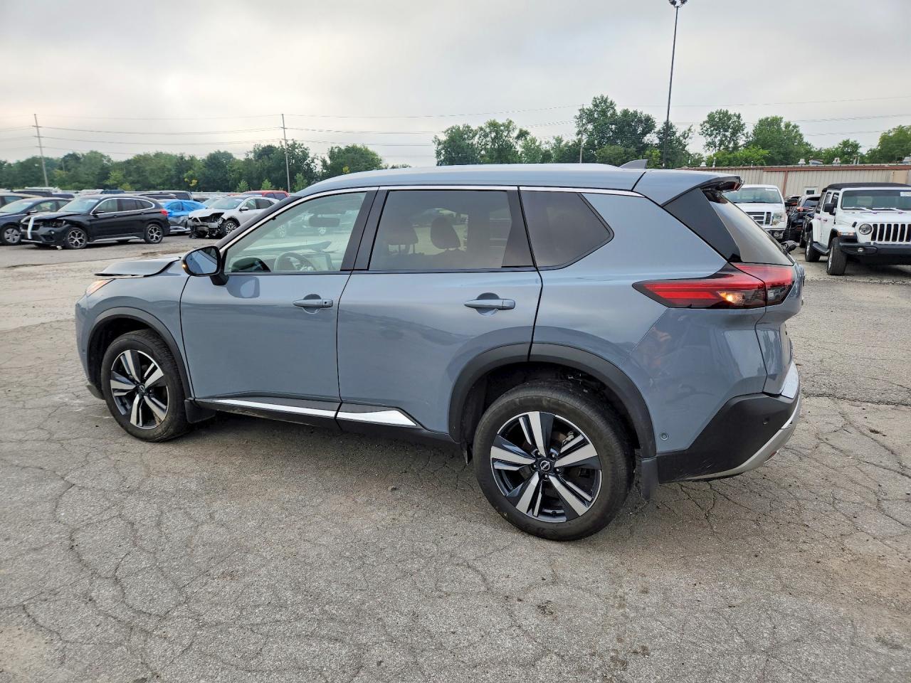 2023 Nissan Rogue Platinum - zdjęcie 2