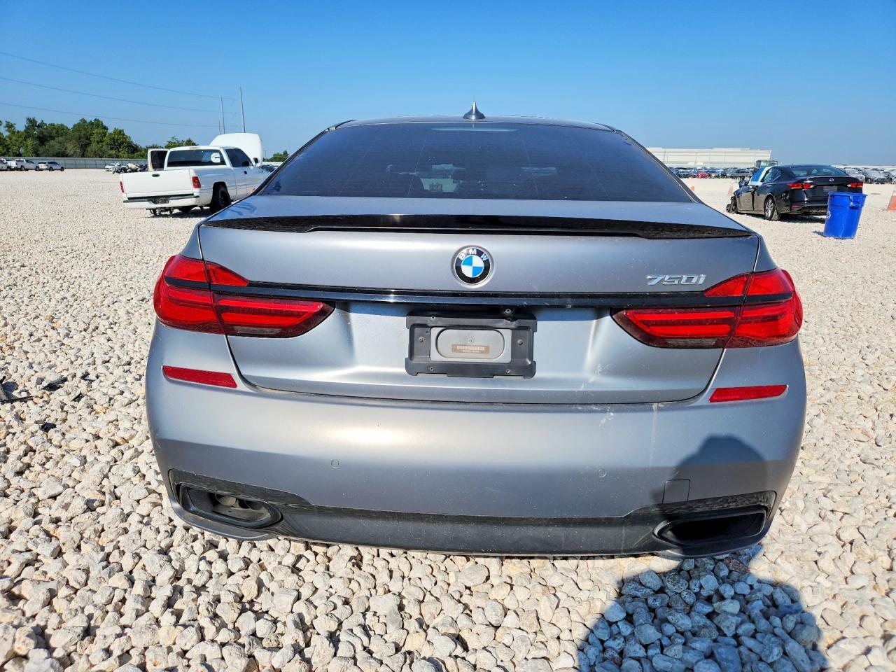 2018 BMW 750 I - zdjęcie 6