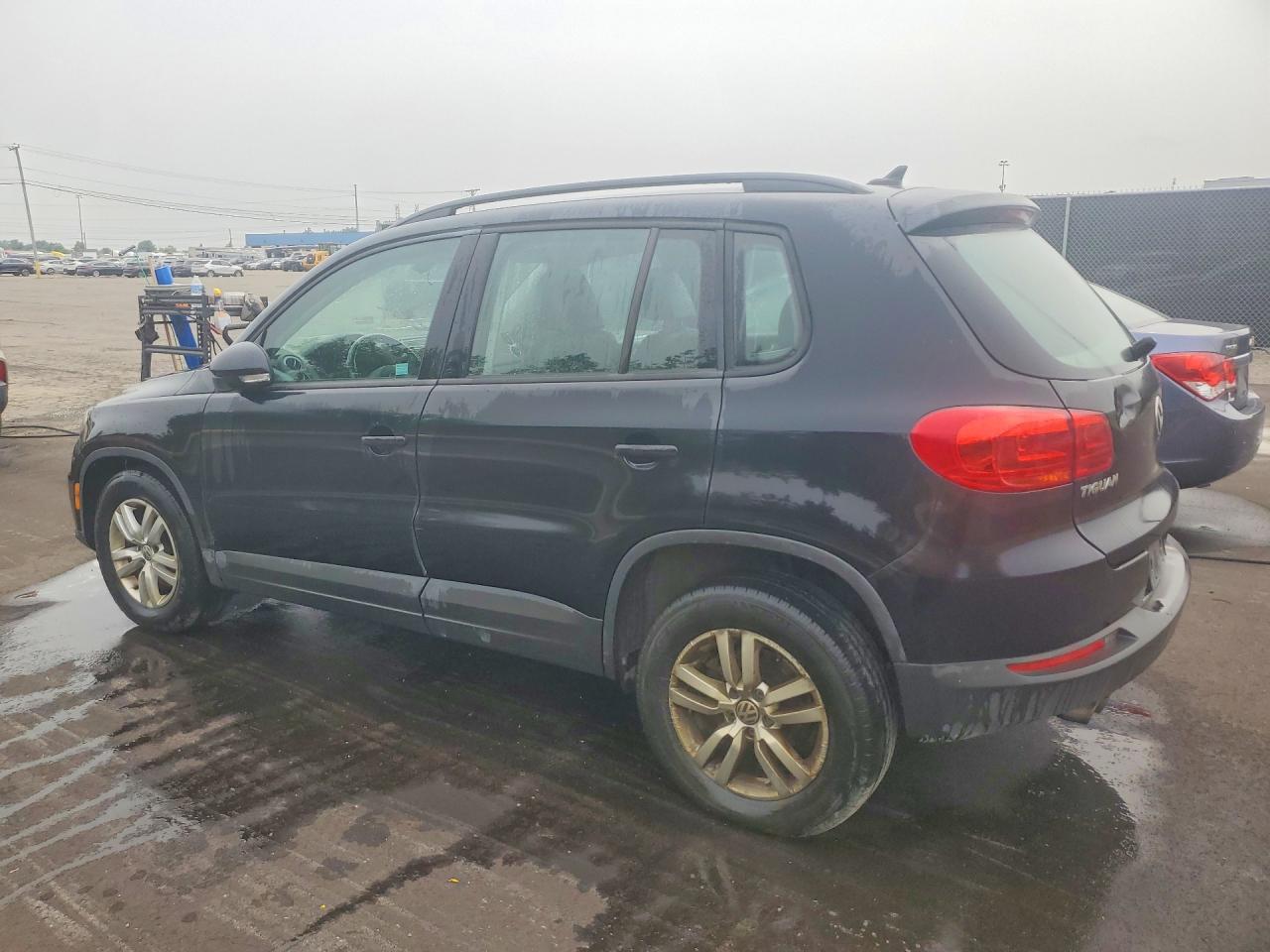 2017 Volkswagen Tiguan S - zdjęcie 2