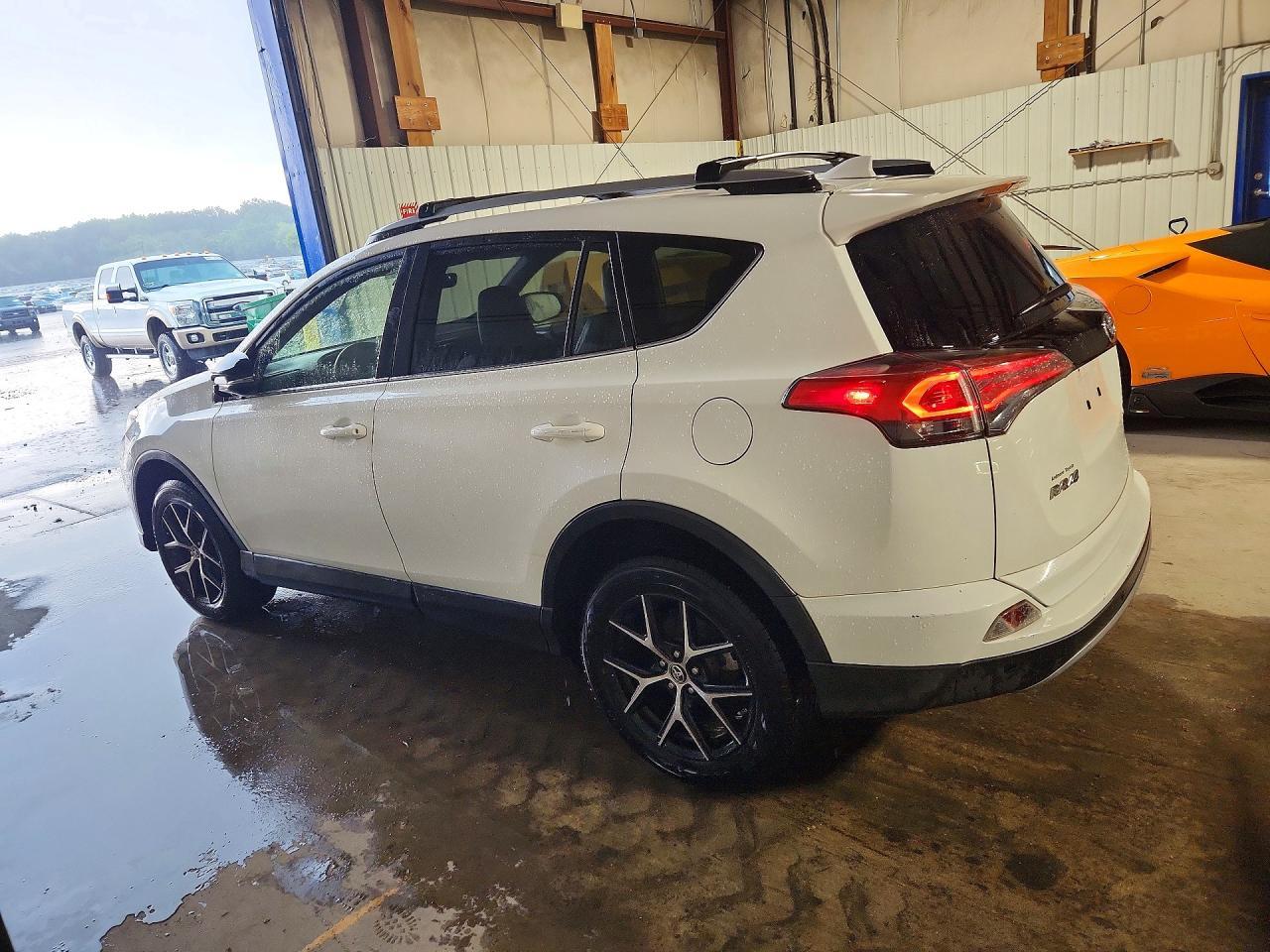 2018 Toyota Rav4 Se - zdjęcie 2