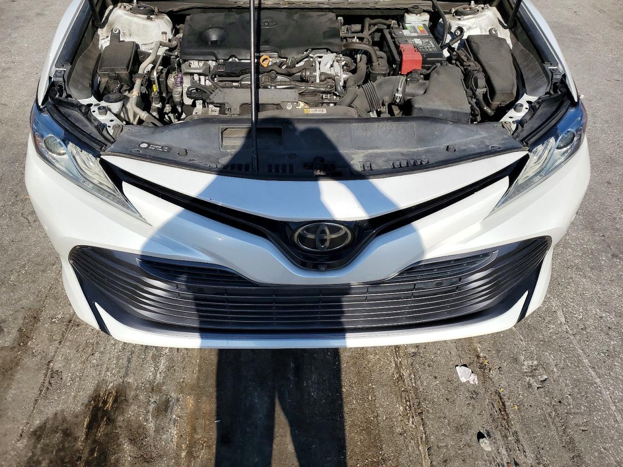 2018 Toyota Camry Xle - zdjęcie 11