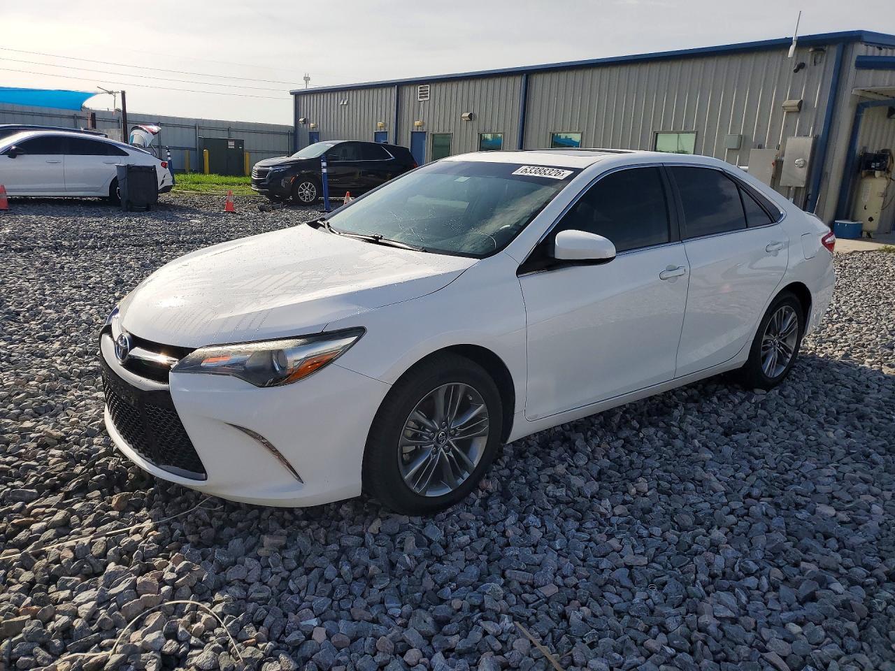 2017 Toyota Camry Se - zdjęcie główne