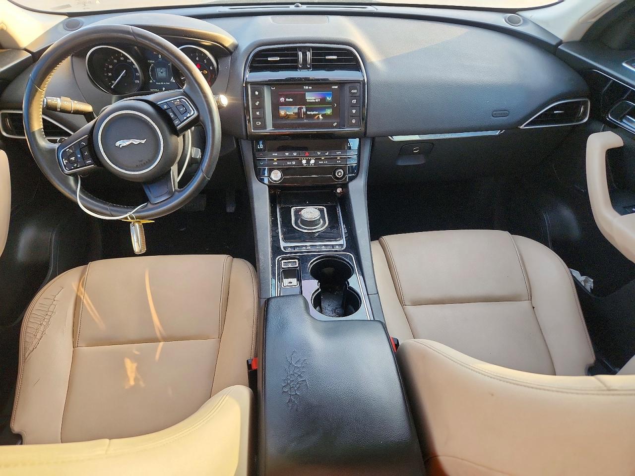 2017 Jaguar F-Pace Premium - zdjęcie 8