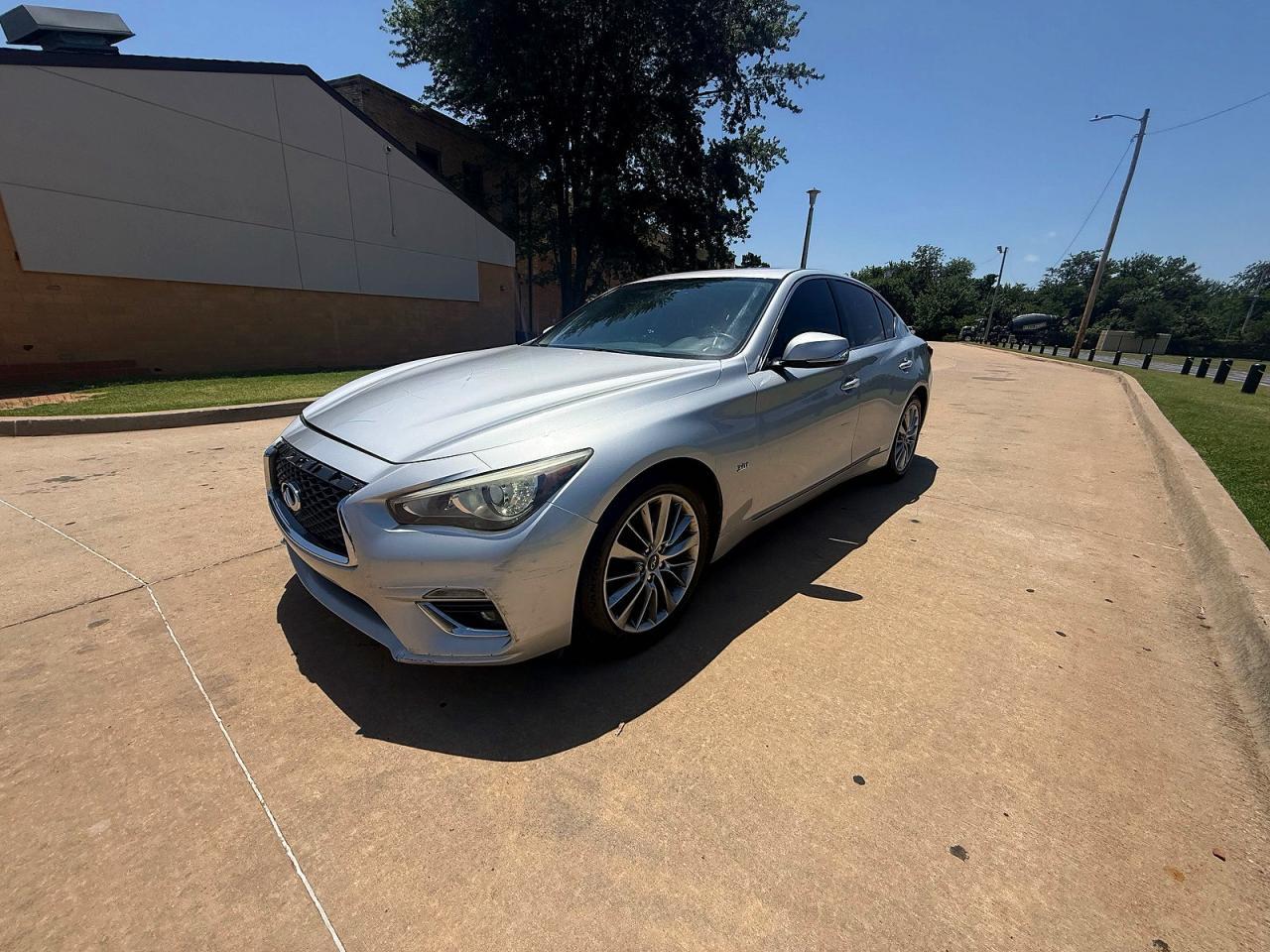 2018 Infiniti Q50 3.0T Luxe - zdjęcie 2