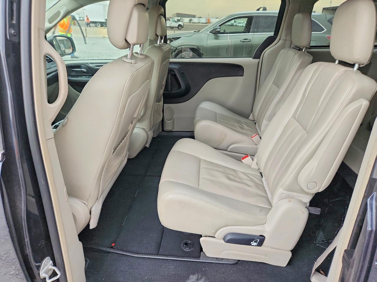 2014 Chrysler Town & Country Touring - zdjęcie 11