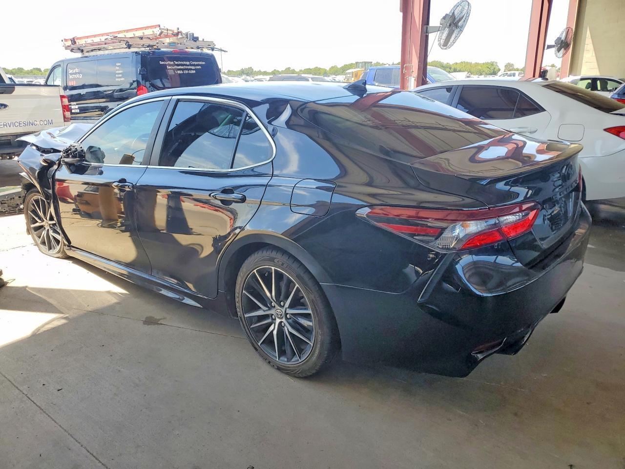 2021 Toyota Camry Se - zdjęcie 2