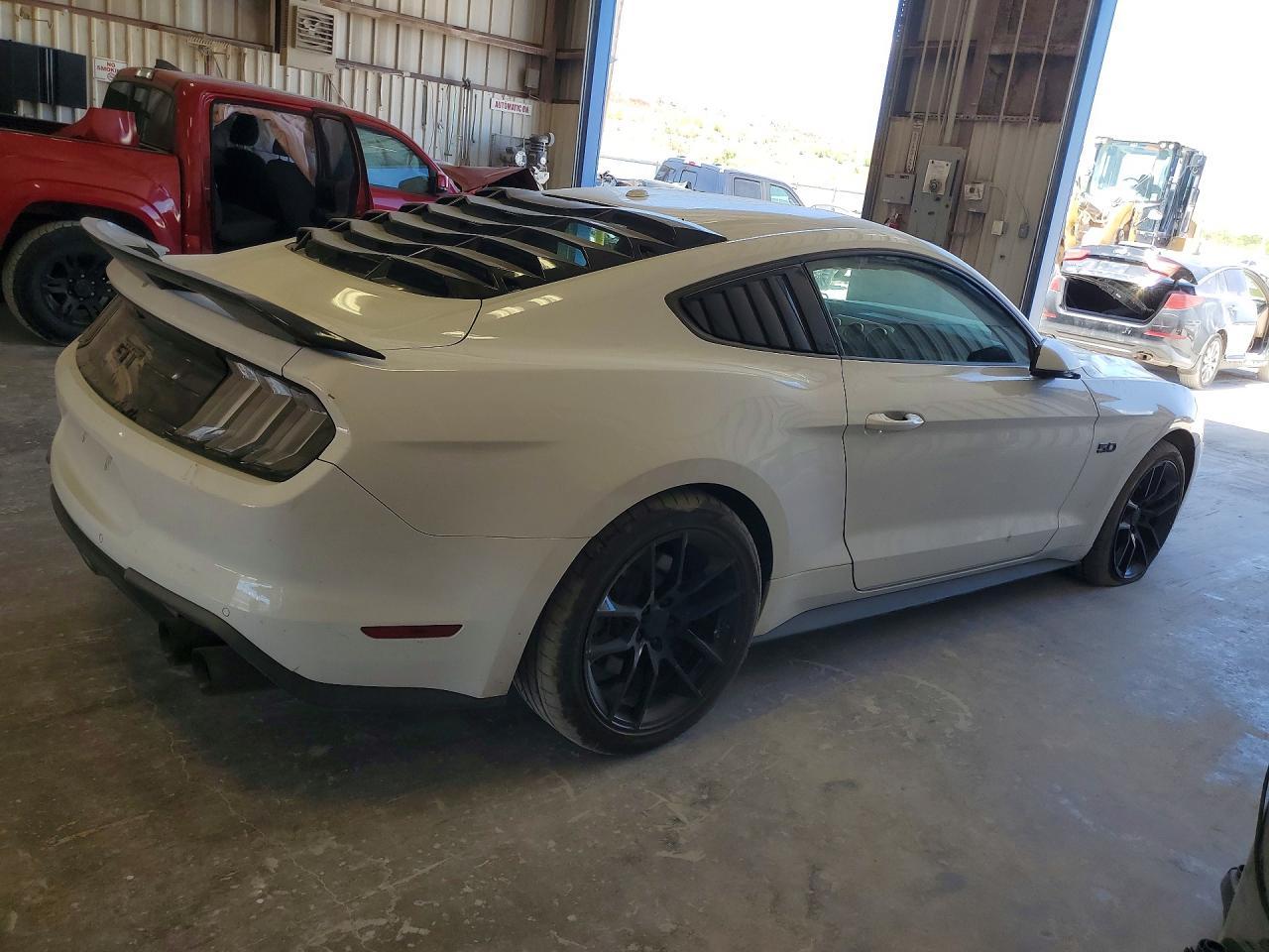 2020 Ford Mustang Gt - zdjęcie 3