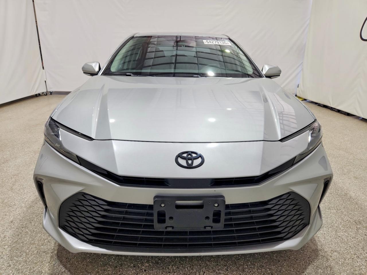 2025 Toyota Camry Le - zdjęcie 5