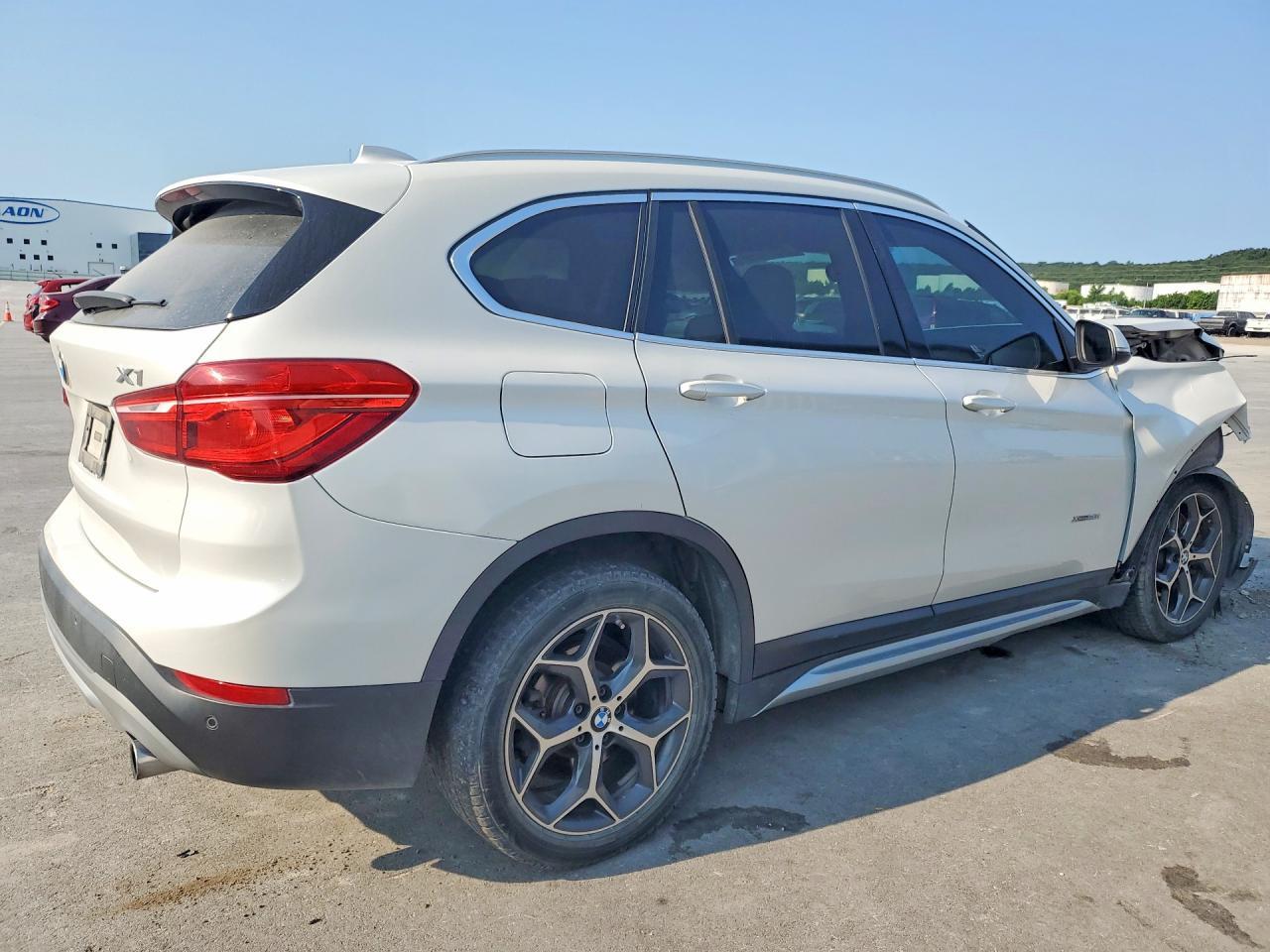 2017 BMW X1 xDrive28I - zdjęcie 3