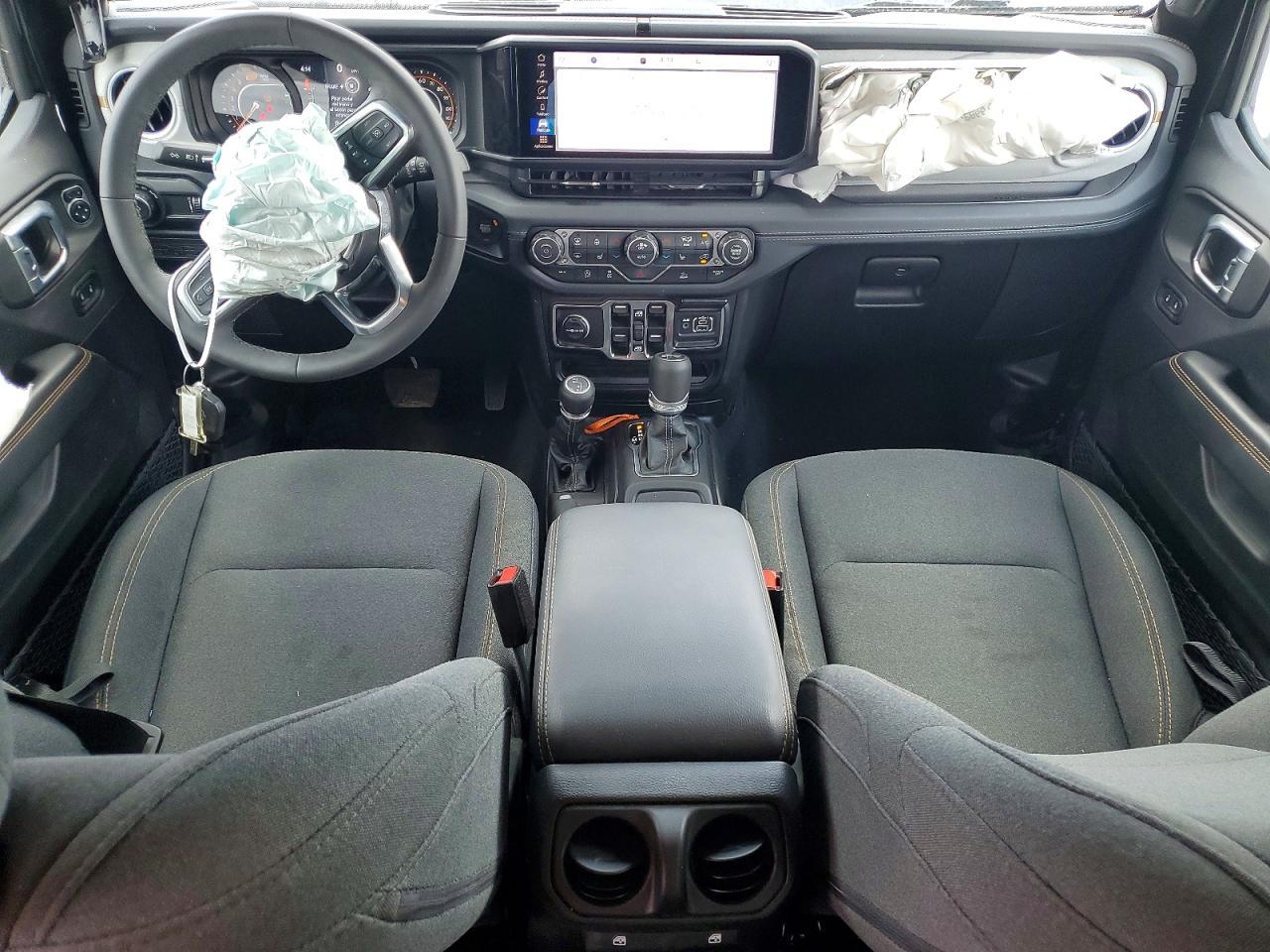 2026 Jeep Wrangler Sahara - zdjęcie 8