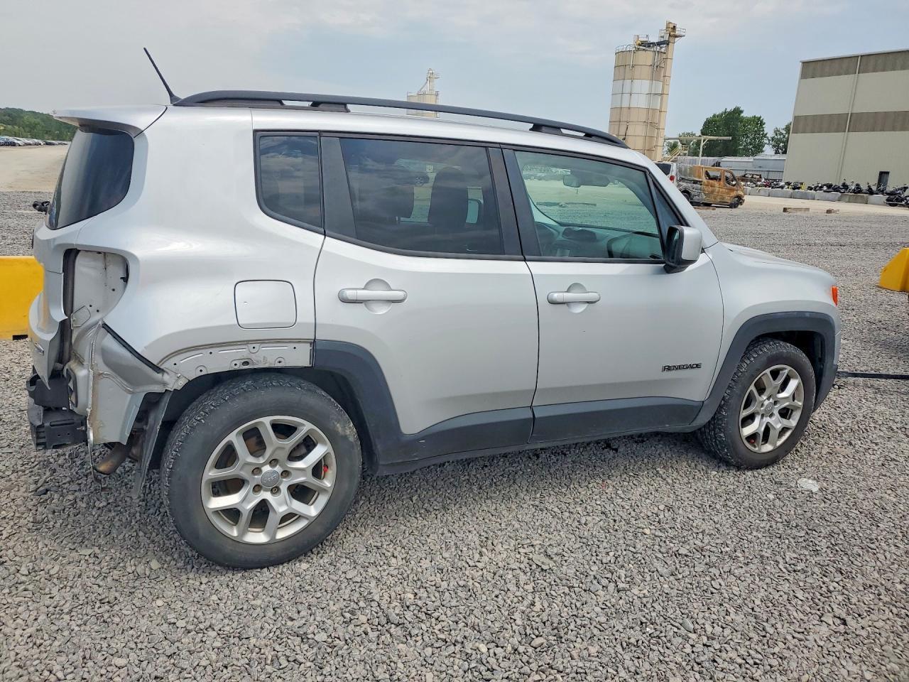 2015 Jeep Renegade - zdjęcie 3
