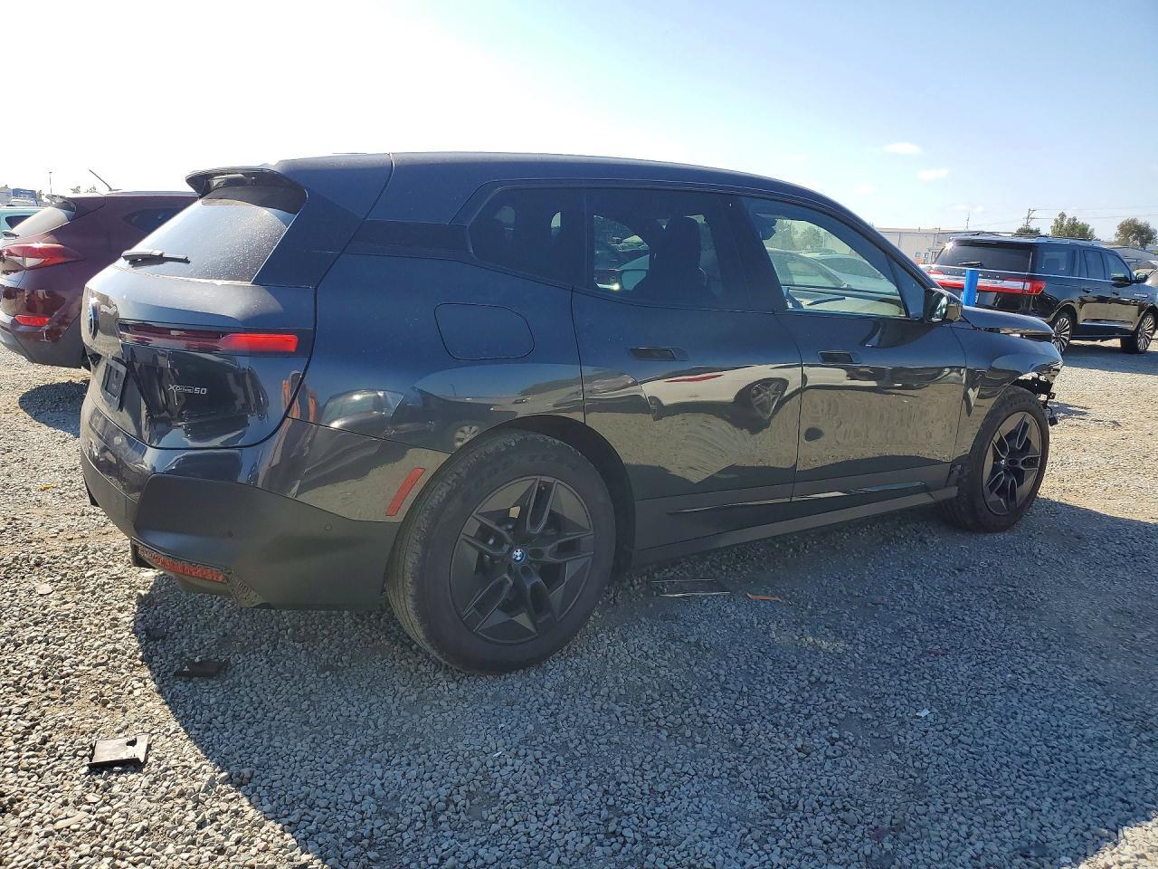 2023 BMW Ix xDrive50 - zdjęcie 3