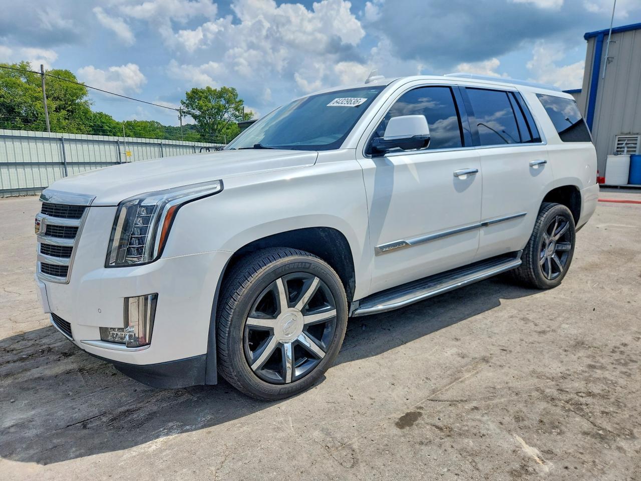 2016 Cadillac Escalade Luxury - zdjęcie główne