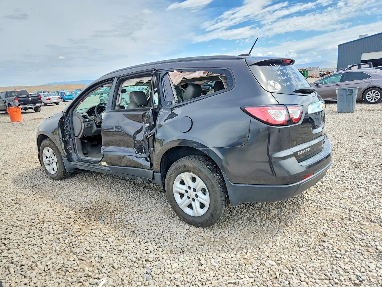 2017 Chevrolet Traverse Ls - zdjęcie 2