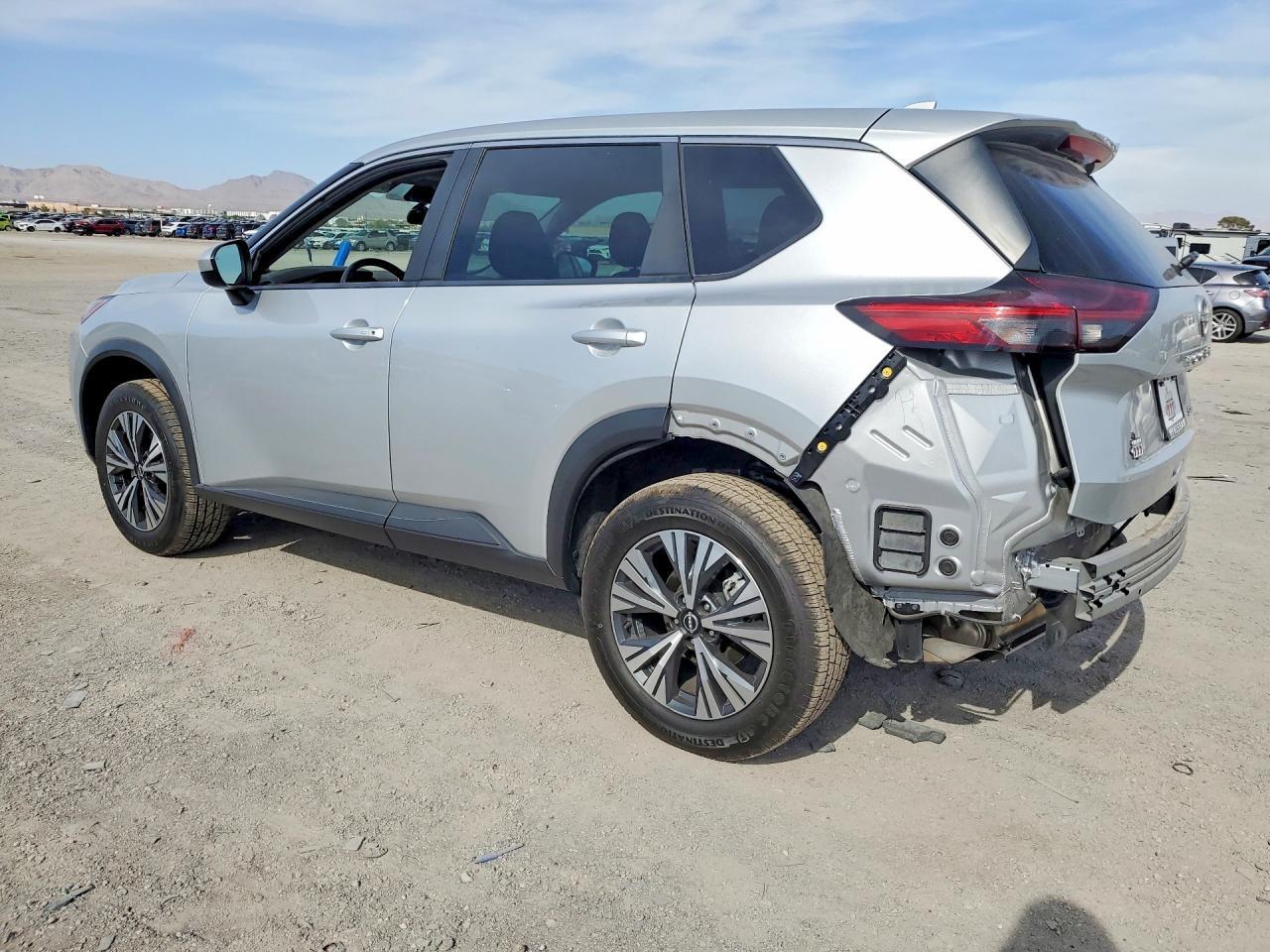 2023 Nissan Rogue Sv - zdjęcie 2