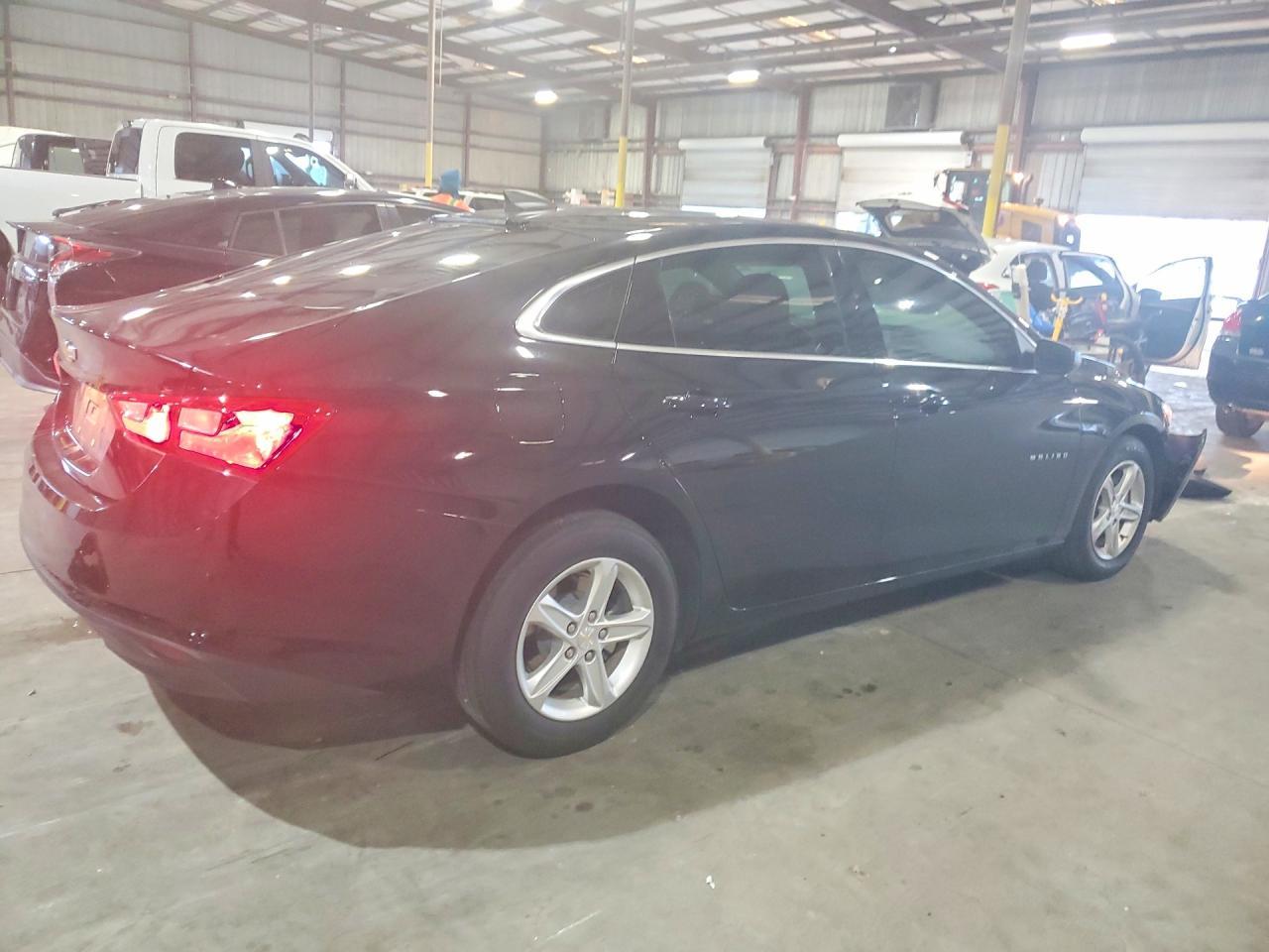 2023 Chevrolet Malibu Ls - zdjęcie 3
