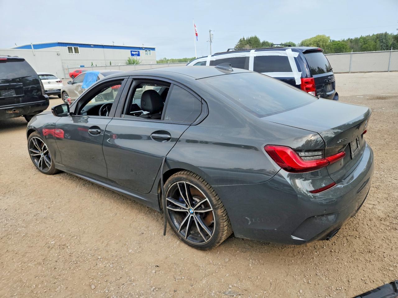 2019 BMW 330Xi - zdjęcie 2