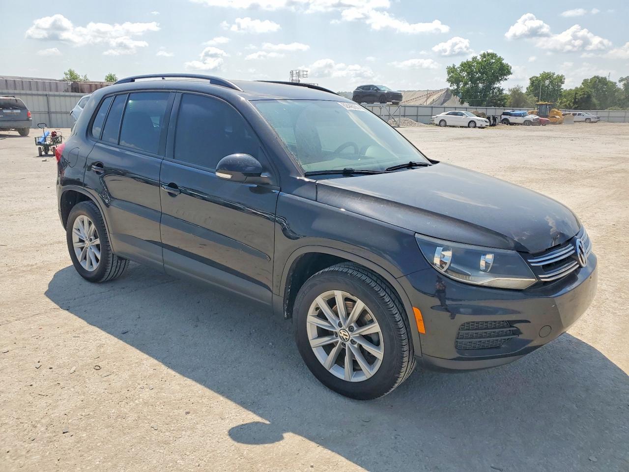 2017 Volkswagen Tiguan S - zdjęcie 4