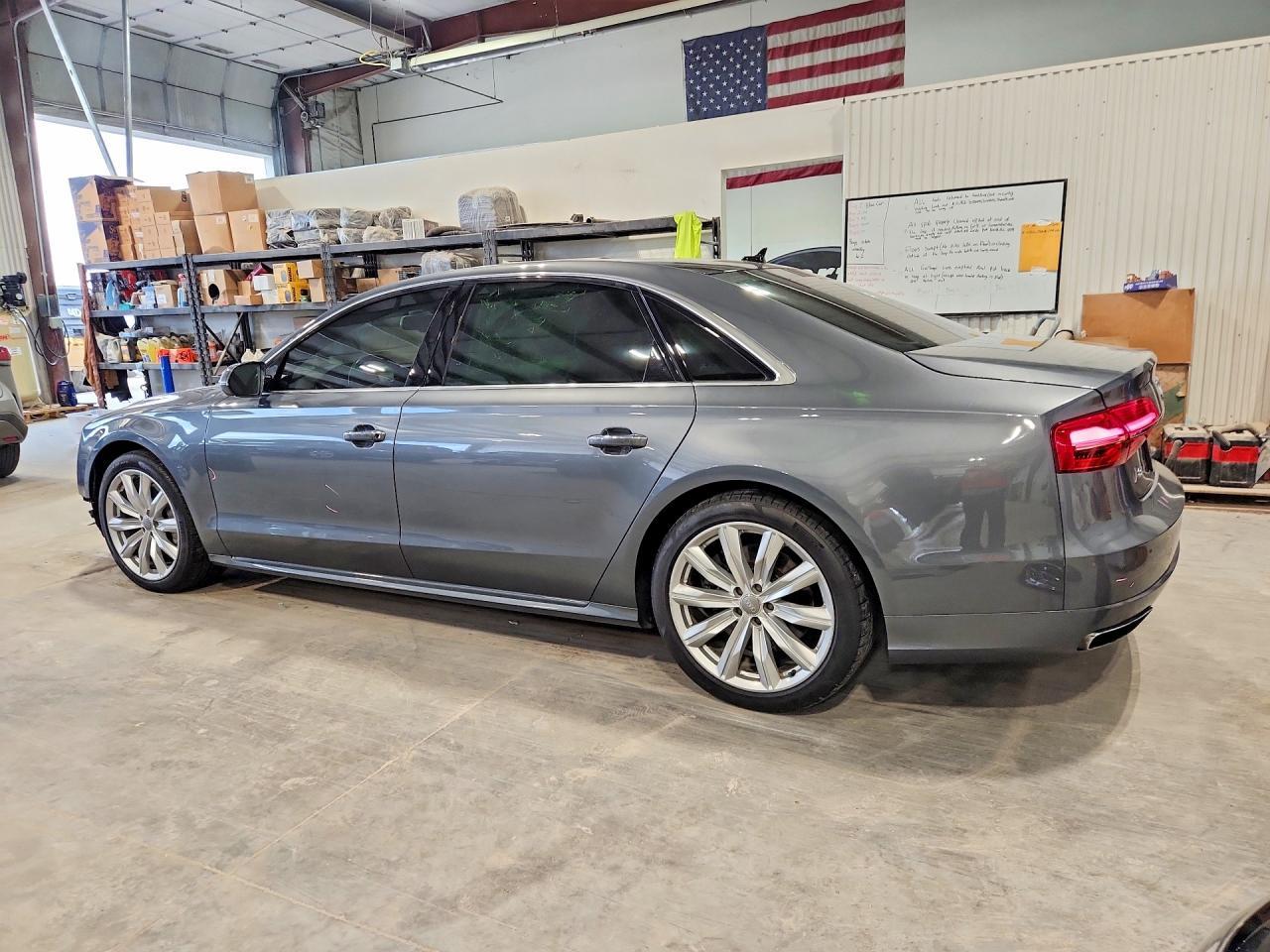 Audi A8 - zdjęcie 2