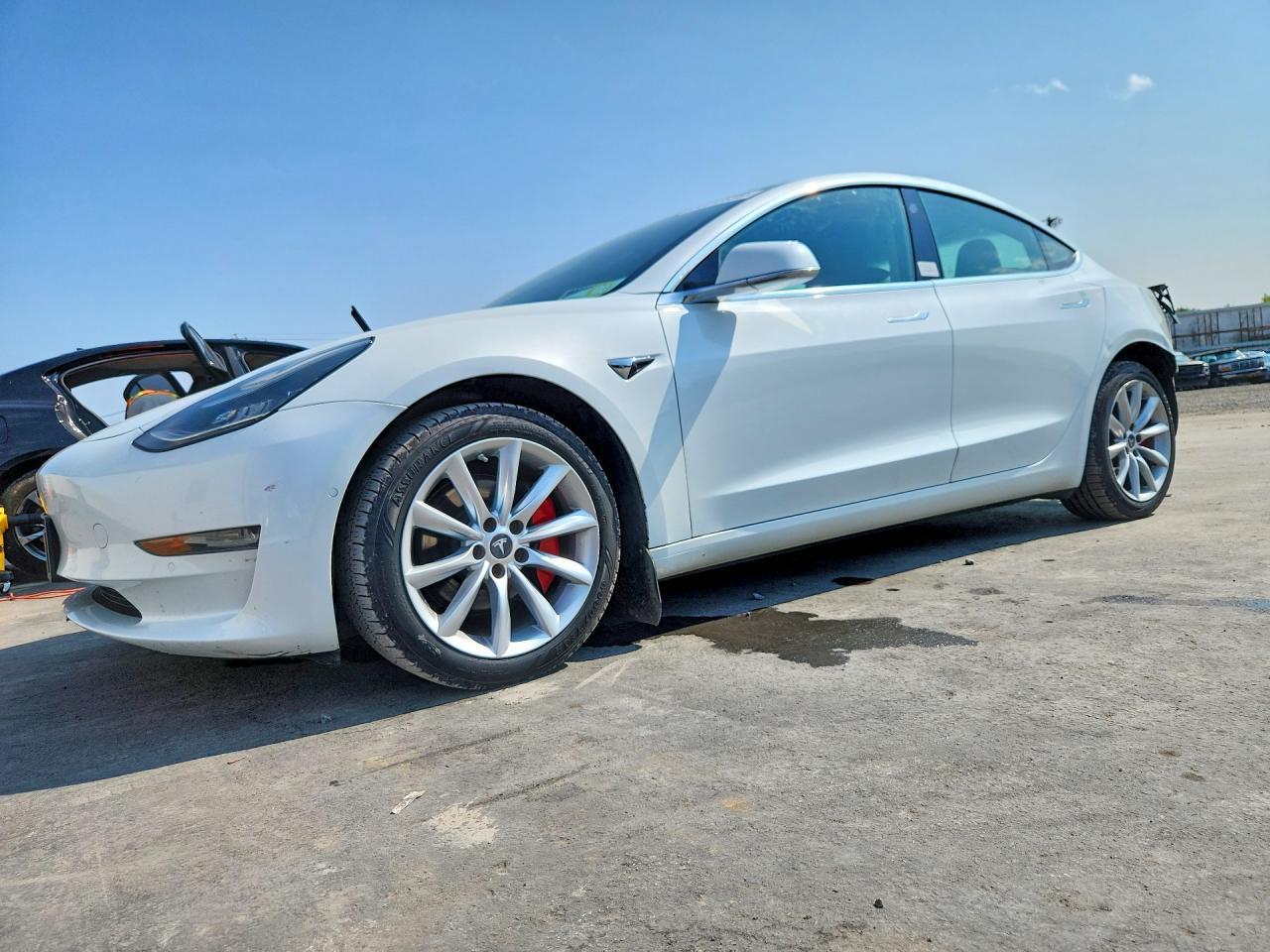 2020 Tesla Model 3 - zdjęcie główne